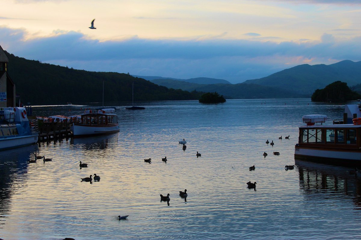 DDeasonPhoto's tweet photo. Sunset over Lake Windermere. Just total relaxation and peace and quiet. #photoftheweek #lovephotography #amaturephotographyskills #amaturephotography📷 #amaturephotographymagazine #lakedistrict #lakedistrictadventures  #relaxingday #nature #waterlife #onelakedistrict https://t.co/iVcAmagnrt