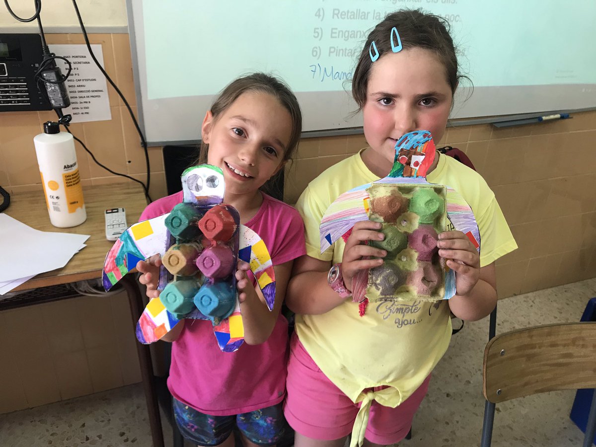 LaImmaculada's tweet photo. A 2n de primària hem fet unes tortugues amb oueres 🐢 . Han quedat molt maques!!! #intensament #materialreciclat #escolaambvalors https://t.co/s2hRYz6R0o