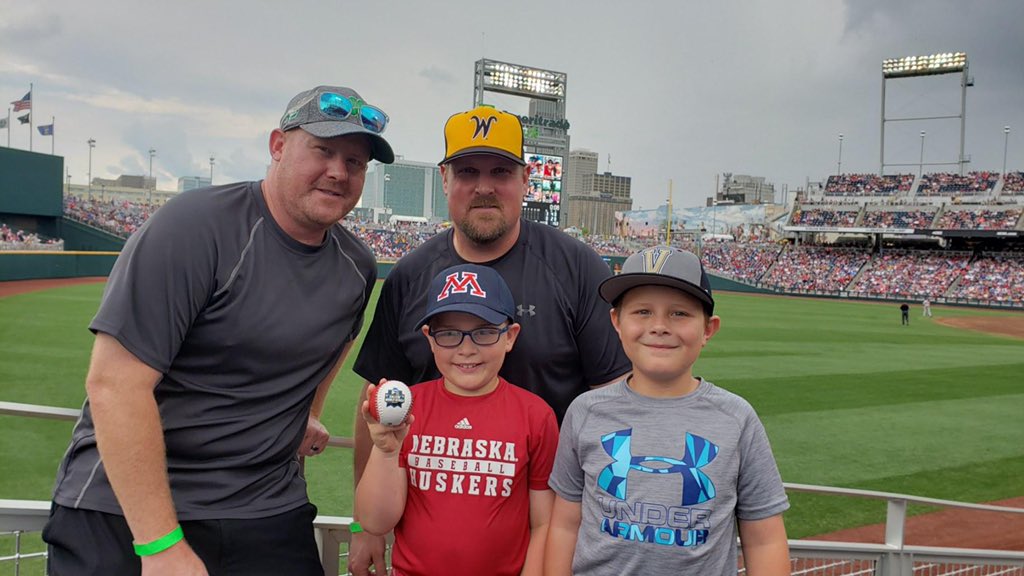 Bstad21's tweet photo. #CWS with @splonzo!! https://t.co/4RSG8DEYsv