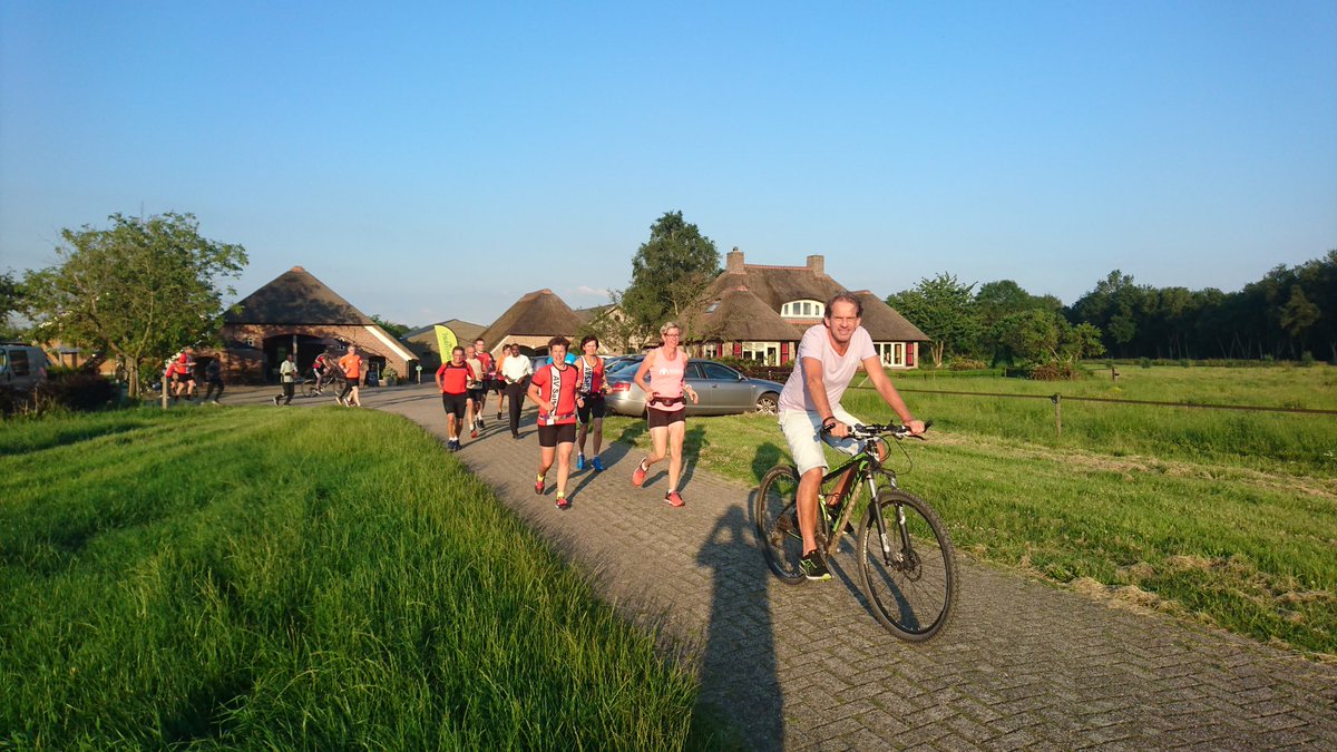 marjaeilert's tweet photo. @AVSalland mocht de herstel training verzorgen voor de Kenianen die afgelopen zaterdag hebben meegedaan aan de @marathonzwolle Super gaaf om mee te maken @loopmaatjes Uiteraard even met de winnaar, William Wanjiku, op de foto 😀 https://t.co/DMgpVKFXZp