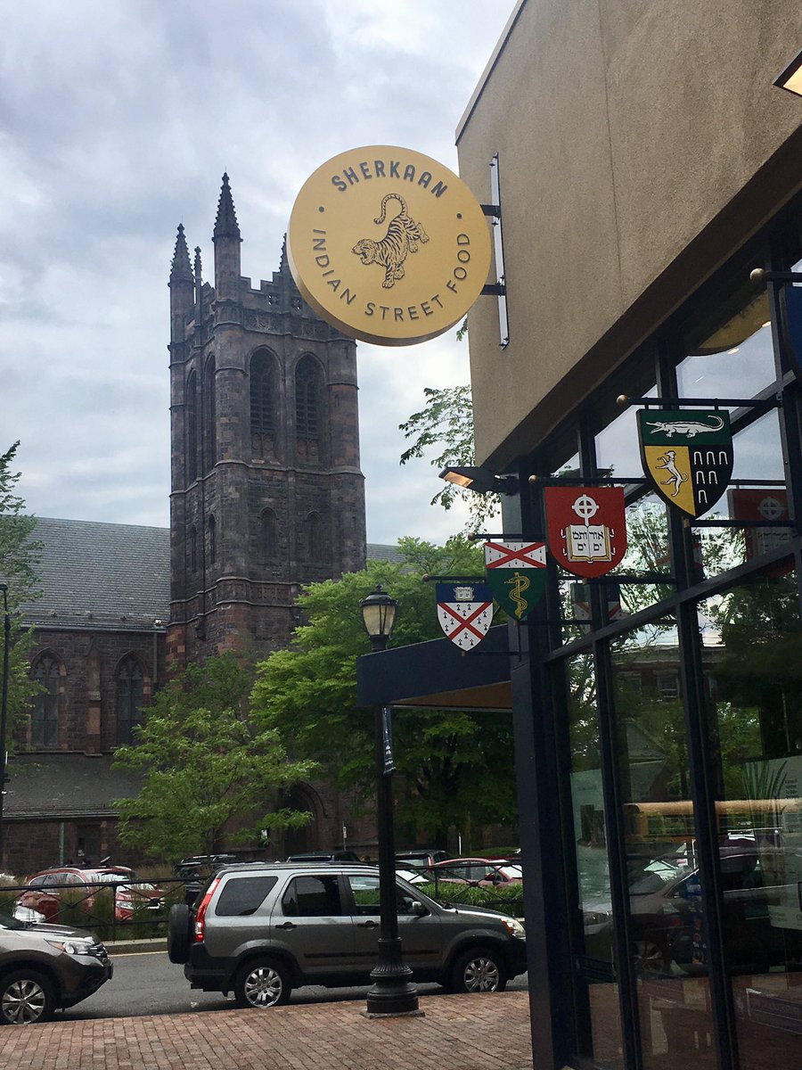 BEVJournalsCTRI's tweet image. At yet another local market event… This time in New Haven for a  #spirits trade tasting, with Highland Imports of CT and @InspBev. Who says #Monday has to be boring!?