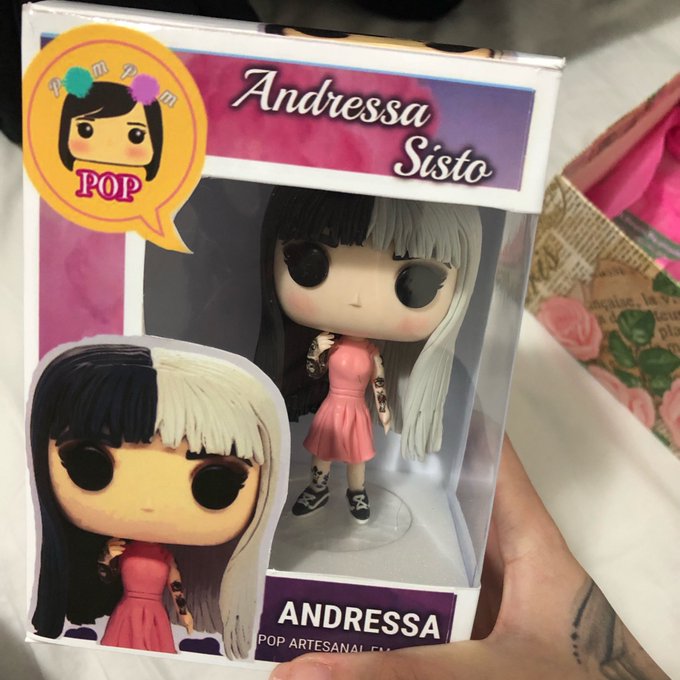1 pic. Virei uma funko pop ???? https://t.co/FWWJxS0kF3