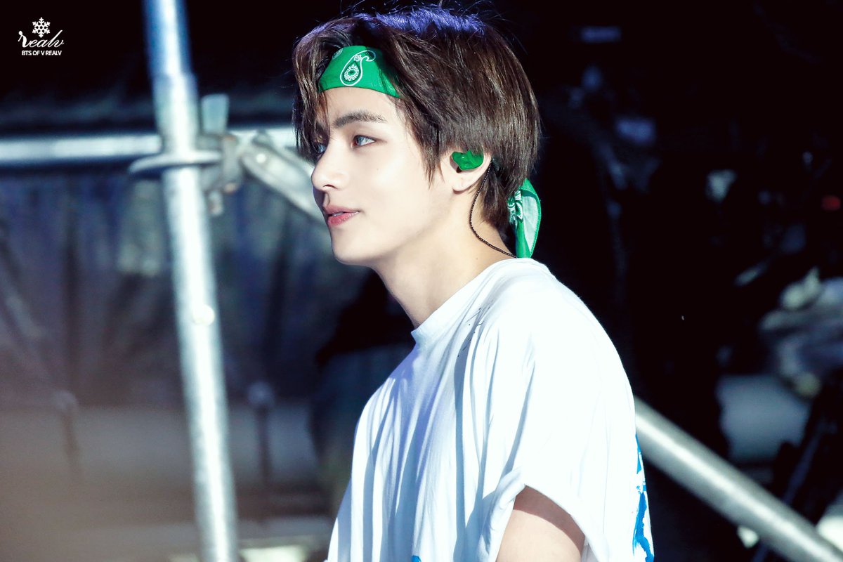 REALV1230's tweet photo. 190615 부산머스터 고화질 

헤어밴드 태형 진짜 너무 좋다 

#뷔 #V #taehyung #태형 #김태형 #태태  #방탄소년단 #BTS⁠ ⁠ #防弾少年団   
@BTS_twt https://t.co/M2rnXna6MH