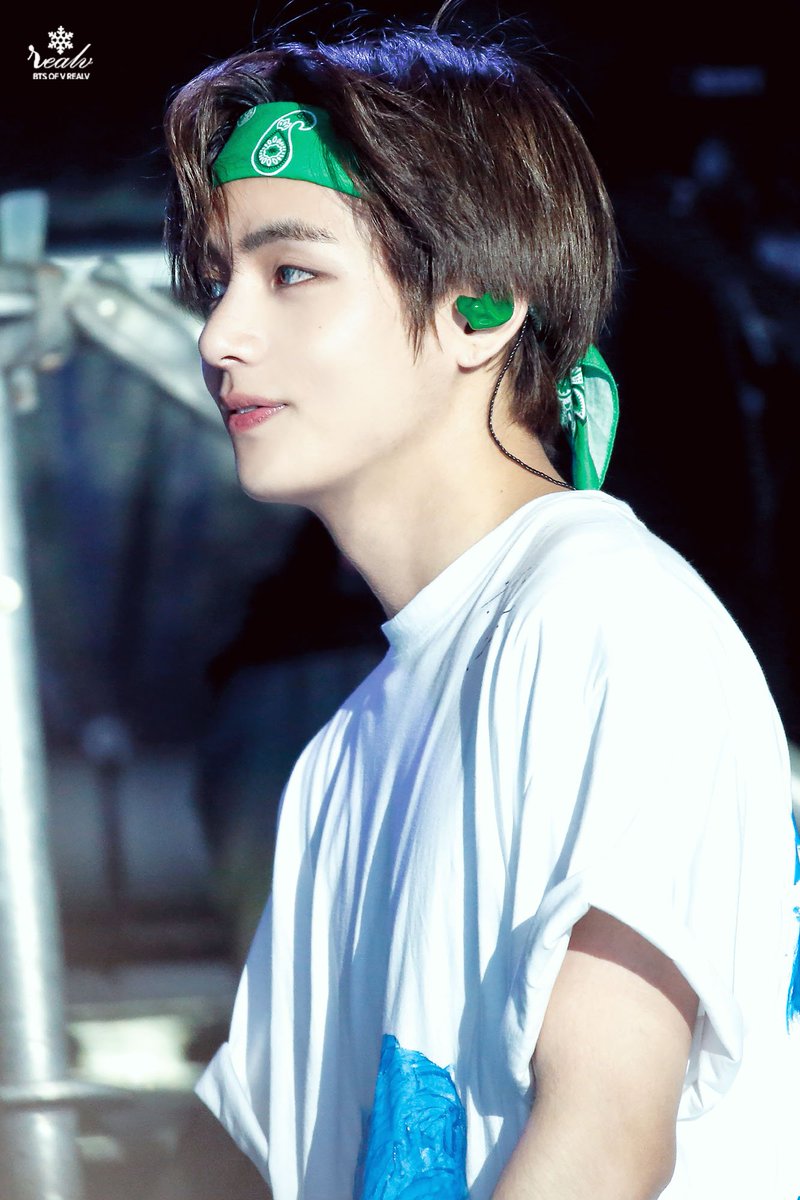 REALV1230's tweet photo. 190615 부산머스터 고화질 

헤어밴드 태형 진짜 너무 좋다 

#뷔 #V #taehyung #태형 #김태형 #태태  #방탄소년단 #BTS⁠ ⁠ #防弾少年団   
@BTS_twt https://t.co/M2rnXna6MH