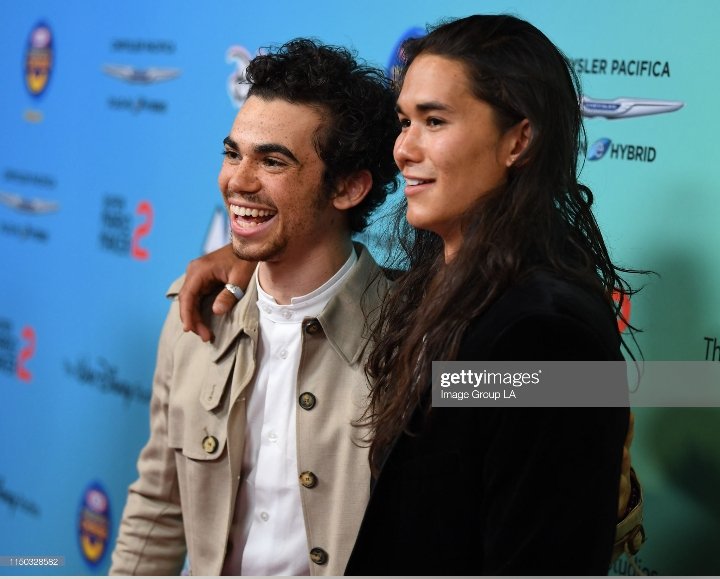 BoyceSpain's tweet photo. 📸/ [16 Junio] @thecameronboyce y @booboostewart como estrellas invitadas a los premios Ardys: El evento de la música de Radio Disney 🎧

Asi posaban los dos buenos amigos, asi de contentos y guapos 😍

#cameronboyce #truthanatorspain #radiodisneymusicawards2019 https://t.co/CfS4FW7I77