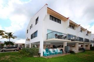 HolidayRoot's tweet image. A #townhouse on the water's edge with water views on 3 sides! The panoramic open water views from this unit are incredible! 
#HolidayRoot #Florida #FloridaKeys #UpperFloridaKeys #Islamorada #Travel #Stay #Vacation #Holiday #Booknow
Inquire Today &amp;amp; Book! ☺️
holidayroot.com/accommodation/…