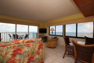 HolidayRoot's tweet image. A #townhouse on the water's edge with water views on 3 sides! The panoramic open water views from this unit are incredible! 
#HolidayRoot #Florida #FloridaKeys #UpperFloridaKeys #Islamorada #Travel #Stay #Vacation #Holiday #Booknow
Inquire Today &amp;amp; Book! ☺️
holidayroot.com/accommodation/…