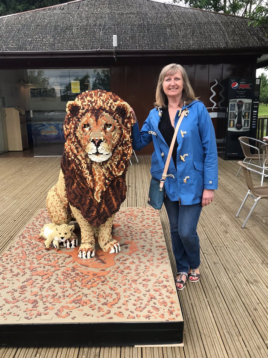 PhilLew's tweet photo. @Woburn_Safari @lew_clew @LEGO_Group  #WOBURNBRICKSAFARI https://t.co/n4F0Eld3of