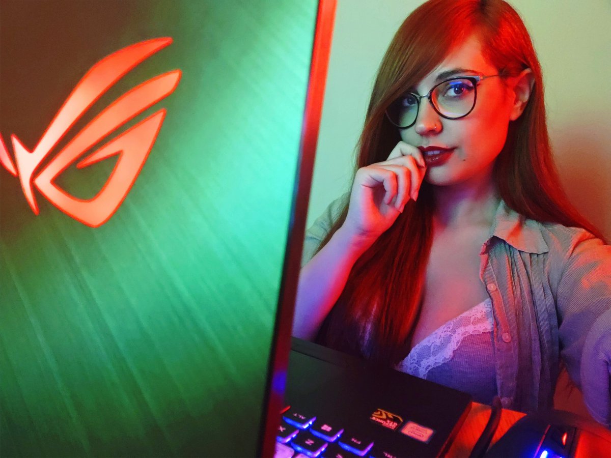 Myreeth's tweet photo. ¿Qué tal ha ido vuestro día? ♥️ #RogStrixScarII #RogArmy https://t.co/qfYbUpuCw3