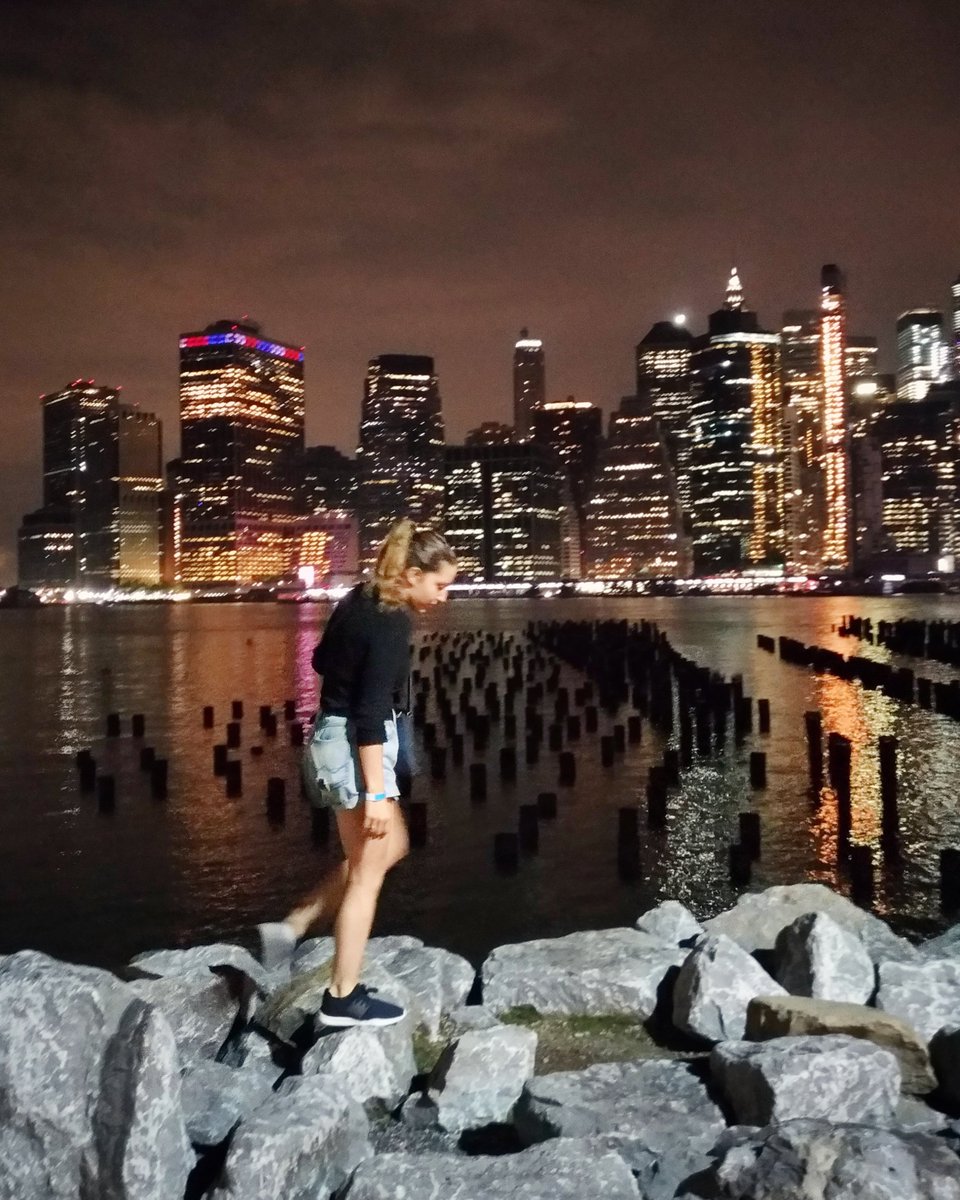 chingtse's tweet photo. Late night adventure with my favorite New Yorker 🌌 https://t.co/zYtJyQIPNS