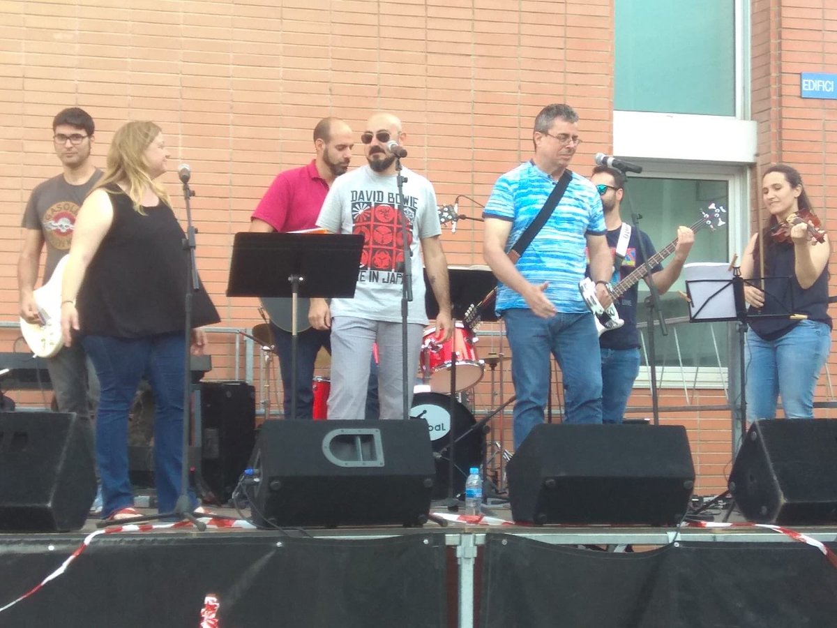 MusicaESG's tweet photo. @AMPASantGervasi @santgervasicoop Pels combos dels alumnes de Primària i de Pares i Mares de @santgervasicoop va ser un plaer participar-hi!! Gràcies I BON ESTIU A TOTHOM!!! 😘😘👏😁@AMPASantGervasi @EstherNinou https://t.co/7jNd2OBzrm