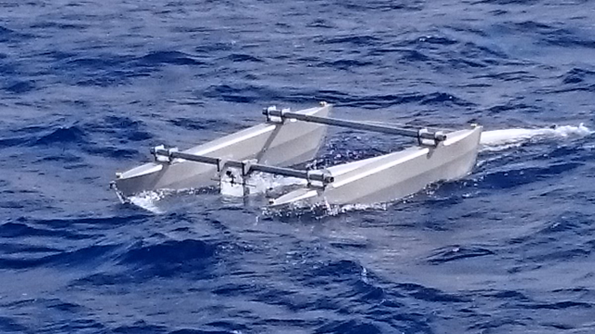MelanieBergma18's tweet photo. Mehr Neuigkeiten von unserer #Pazifik Expedition gibt es auf unserem @helmholtz_de #MicroFate blog, dieser spezielle mit Schwerpunkt auf die @UFZ_de Arbeiten mit dem @awi_de Neuston Katamaran: https://t.co/IbzjaKLhEu https://t.co/qDl5vjOBDc