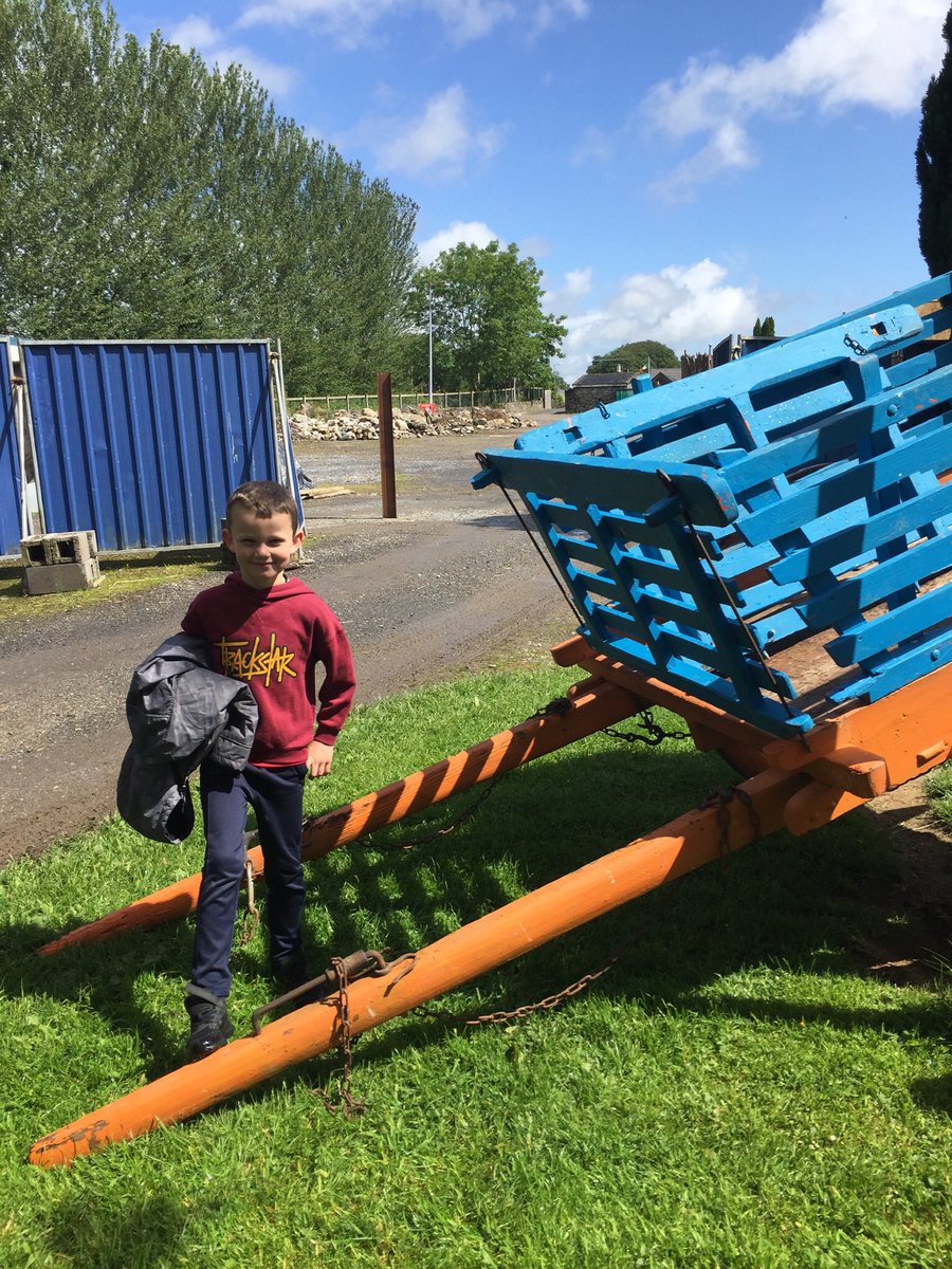 castleplunkett's tweet image. What a great school tour in             Dun Na Sī @dun_park We had so much fun learning about school and life in the old days... #ringforts #petfarm #fairies #fishermanscottage  @HISTORY @PDSTSciences