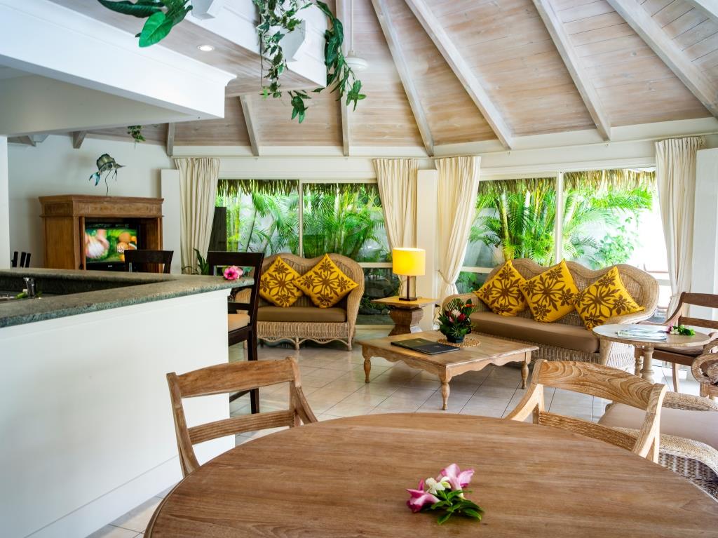 prhotelgroup's tweet photo. Live in luxury with the whole family at Te Manava Luxury Villas &amp; Spa in the beautiful Cook Islands! ☀️💦🌴 #temanava https://t.co/W3FTvknMEp