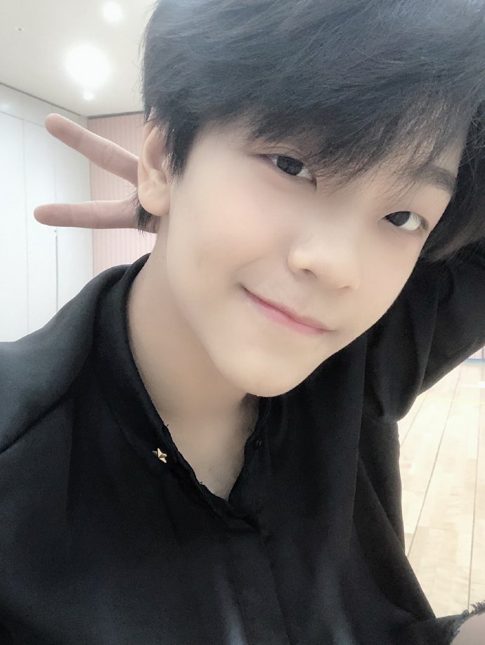 BoyStoryBook's tweet photo. [ official ] 190614 #BOYSTORY
- 
#Xinlong: Miss you all Bosses~
- https://t.co/oKDp3bTCqG