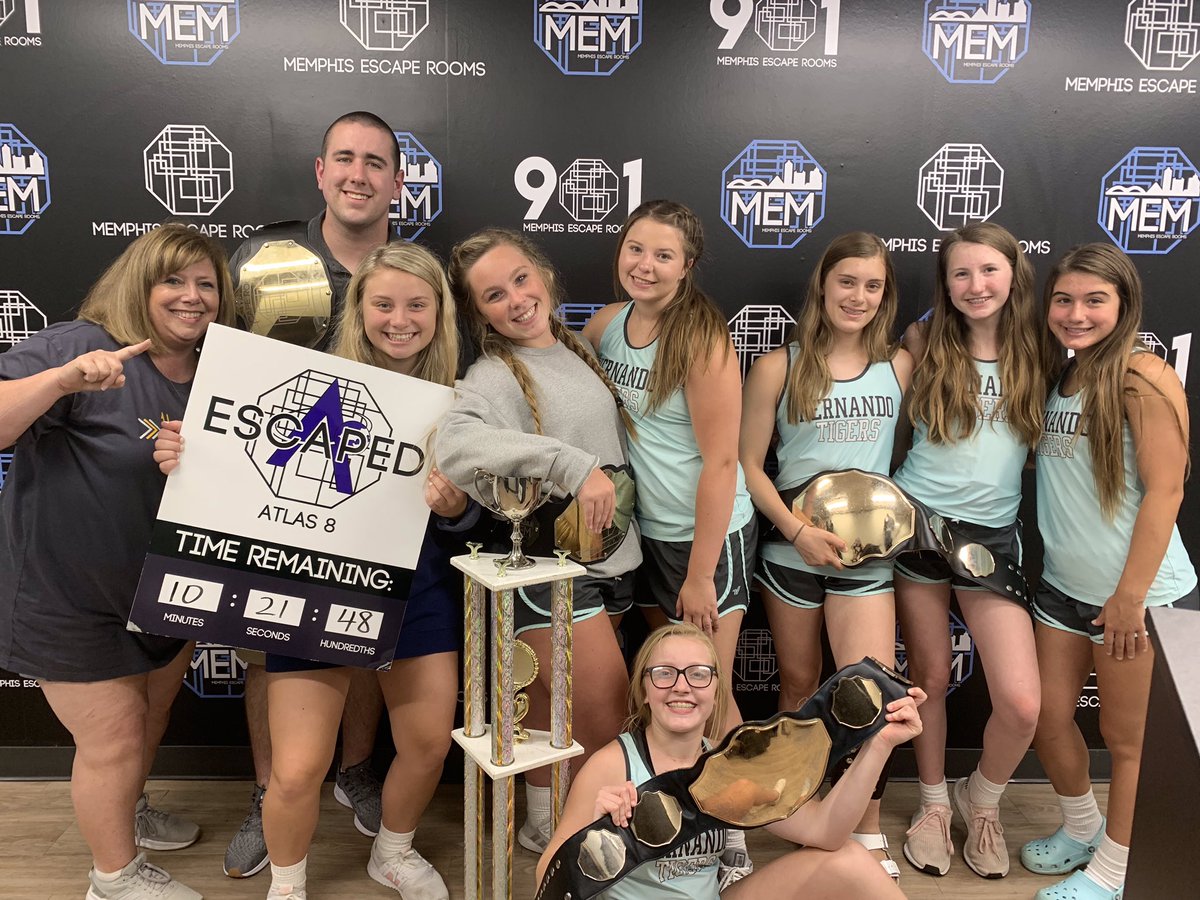 hernando_cheer's tweet photo. @MemEscapeRooms Thanks for a great time!! And thanks staff for being our leaders!! We will def do this again!! #WeAllMadeIt #Teamwork #TeamDCS @UCAupdates https://t.co/6xz8UxIYN7