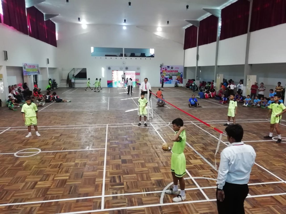 budparekrafjtg's tweet photo. Pertandingan pertama cabor sepak takraw dan bola voli indoor #JatengGayeng #PopdaSD #salamolahraga https://t.co/QhsUbWpnwa