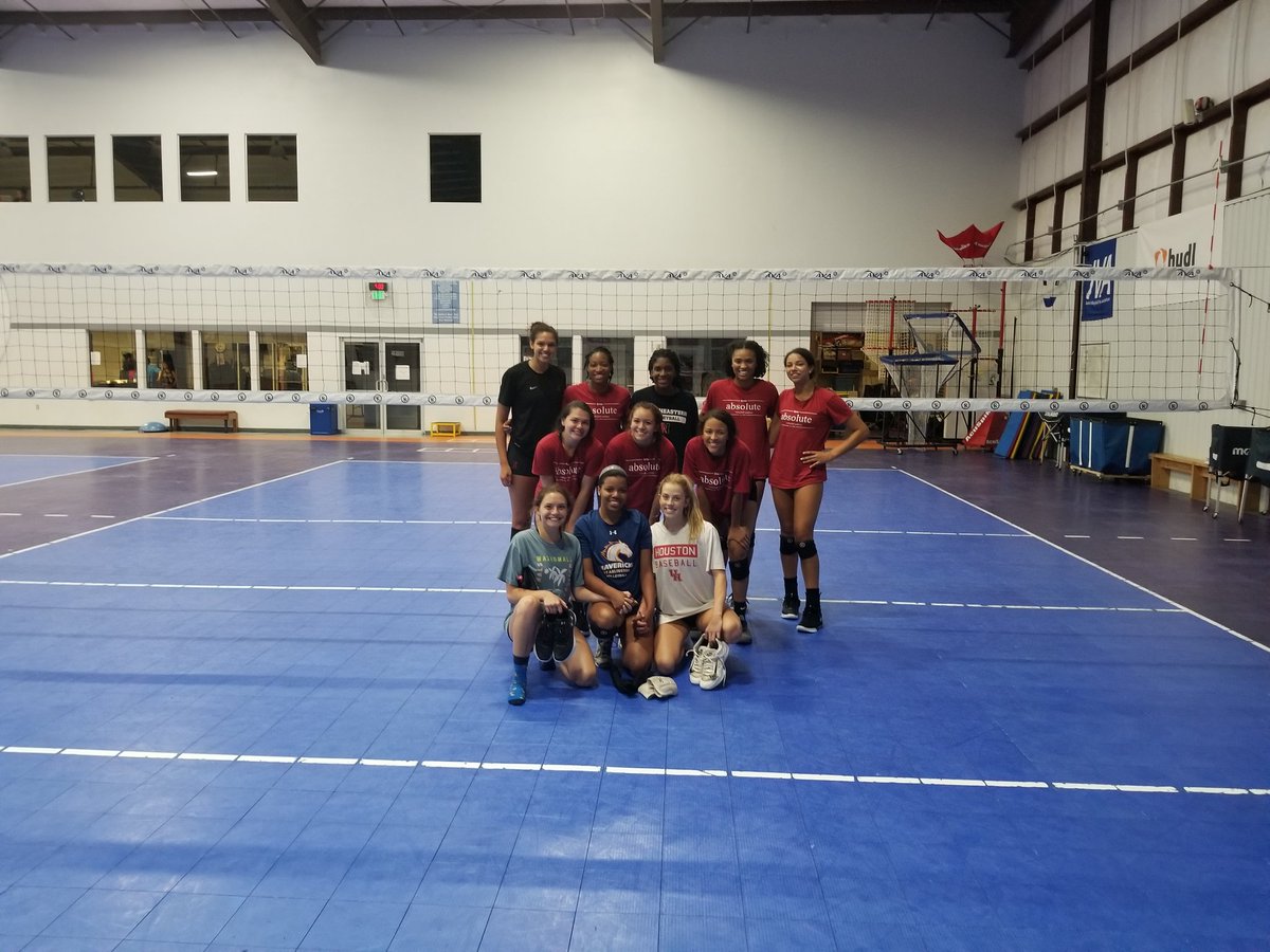 Coach_Marko's tweet photo. What a GREAT practice tonight! We were missing some players tonight, but our @avatxvolleyball alumni stepped up!! THANK YOU #18Roxπ for coming tonight and helping our #17Roxπ preparing for Nationals! I missed you so much! What a fun practice! ππ https://t.co/TvIdrrO1yC