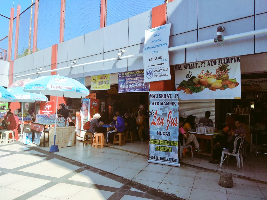 budparekrafjtg's tweet photo. Gak ketinggalan pusat kuliner nya pun ramai #PopdaSD #JatengGayeng #semarang https://t.co/qENb7vKmJi