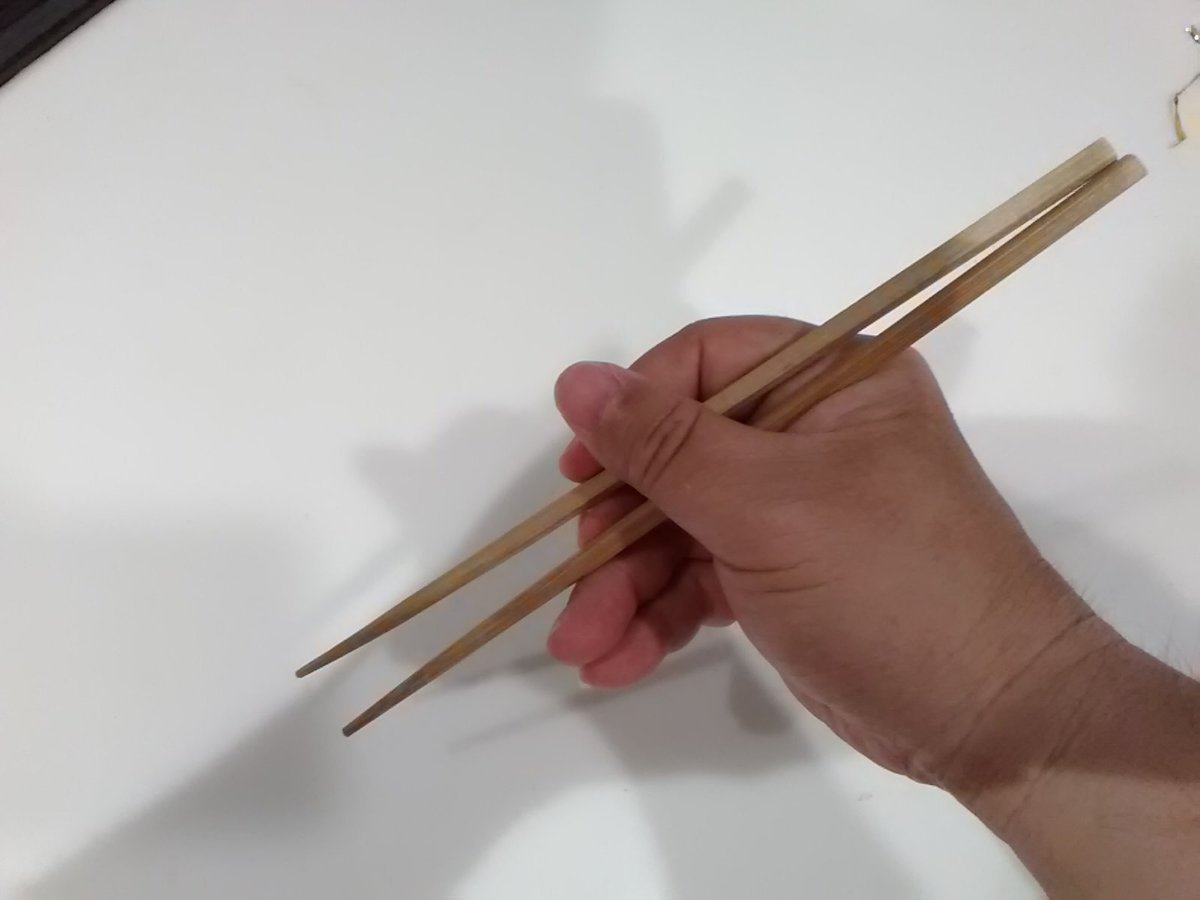 お箸の持ち方