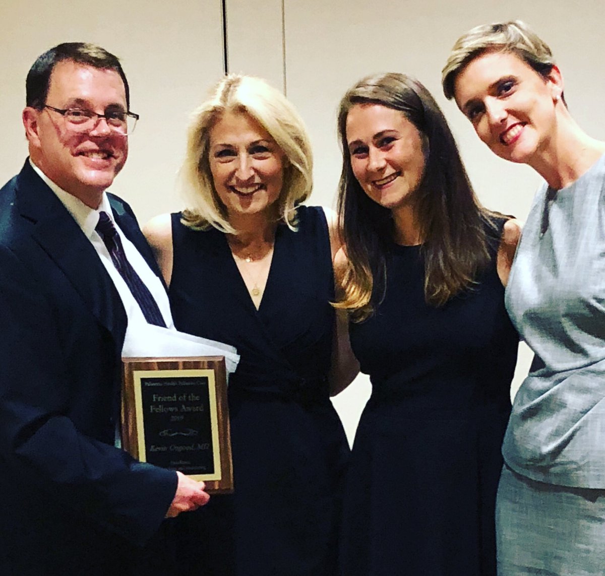 ThePalliator's tweet image. Presentation of the Friend of the Fellows award to our Dr. Osgood! #hpm #hpmclassof19 #fellowship #graduation #hpm19 #palliativemedicine