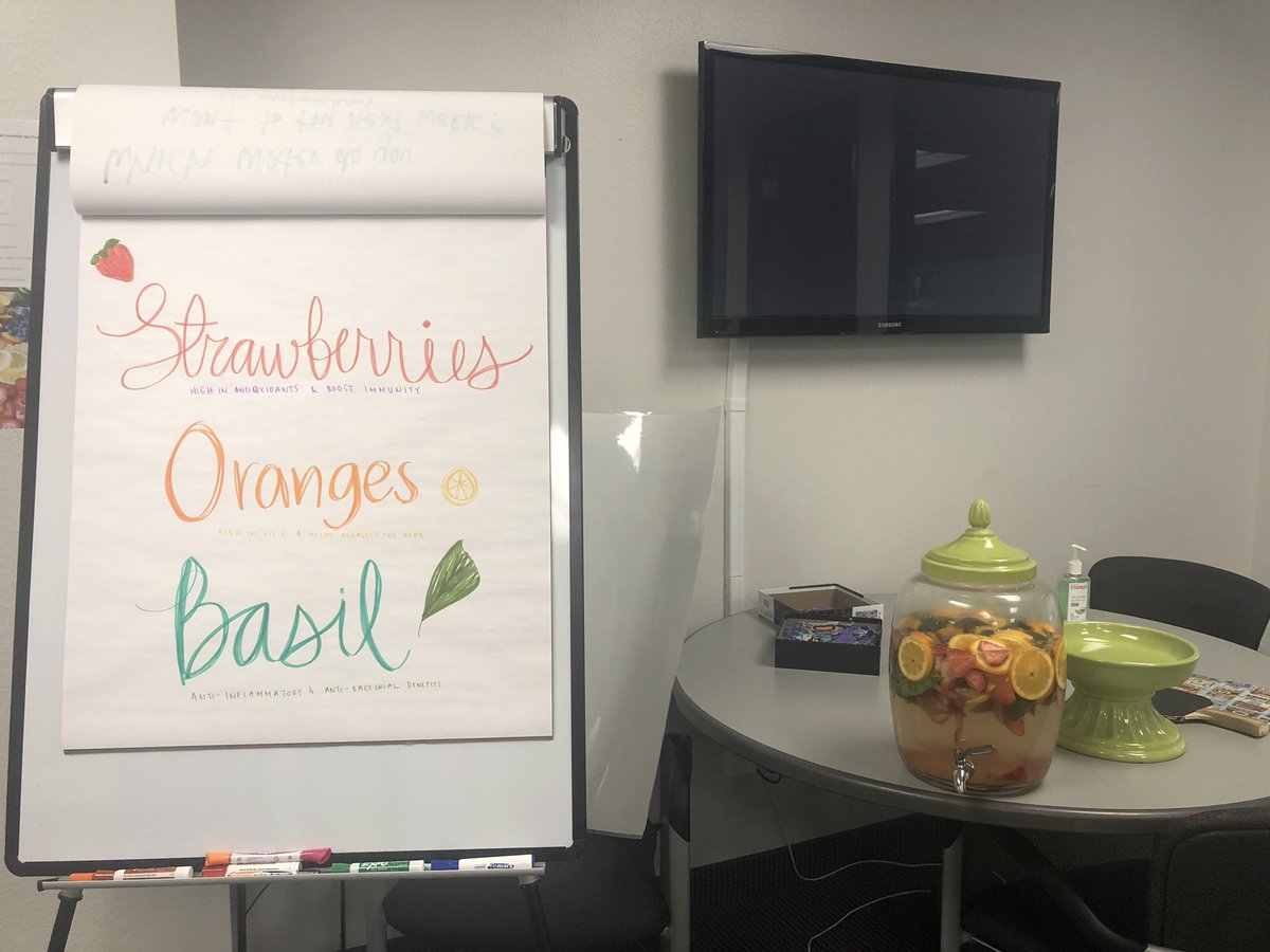Shortylvn01's tweet photo. @BWELLatCWELL this weeks detox water💧 is strawberry🍓, orange🍊, and basil🌿! Carlsbad is feeling hydrated 😁👍🏼 https://t.co/19b1fqAEbC