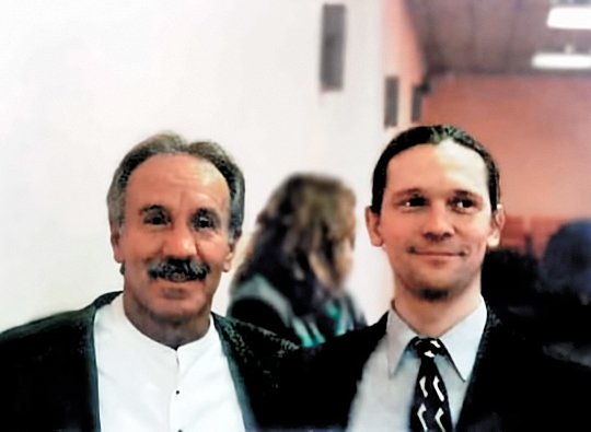 nlpspace's tweet photo. Виктор Савицкий с Джоном Гриндером в 1997 году в Санкт-Петербурге Россия #nlp #нлп #гипноз #нлпспейс #nlpspace #нлппрактик John Grinder with Viktor Savitsky in 1997 in St. Petersburg Russia https://t.co/puFKwXc93v