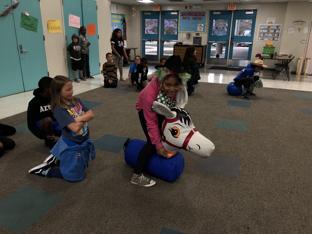 LOMA_ESS's tweet image. Our special activity was SUPER fun today!!! #ESSROCKS #LMSVHEART #SUMMER2019