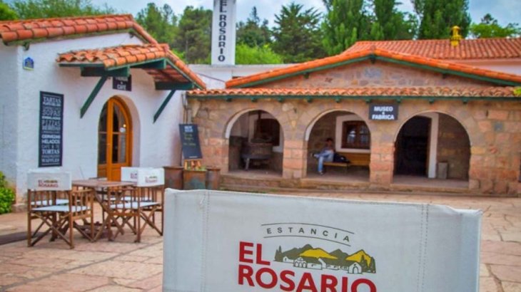 Ambitocom's tweet photo. Por la #crisis, la fábrica de alfajores #EstanciaElRosario despidió al 80% de sus empleados

 https://t.co/zPO6DFLUBJ https://t.co/8Go6Zel55m