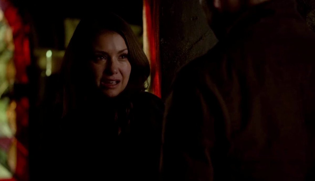 ClacesShadow's tweet photo. She legit thought for a second it was Damon touching her. I am so glad Alaric is back though. https://t.co/3aaEunAt52