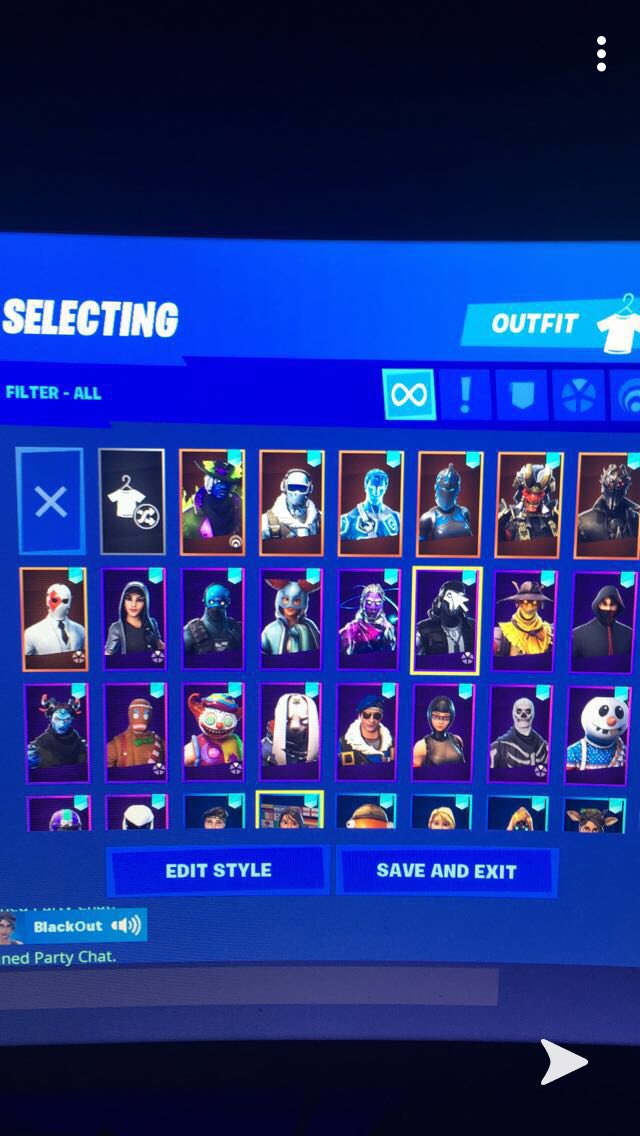 KingaroonY's tweet photo. Iconic skin, Galaxy skin and royal bomber trade still up for grabs.I will trade for purple skull trooper,Renegade raider, ghoul trooper or just a stacked OG account.
•Not going first 
•No scammers 
•Lobby proof https://t.co/0Zi6fcldI2