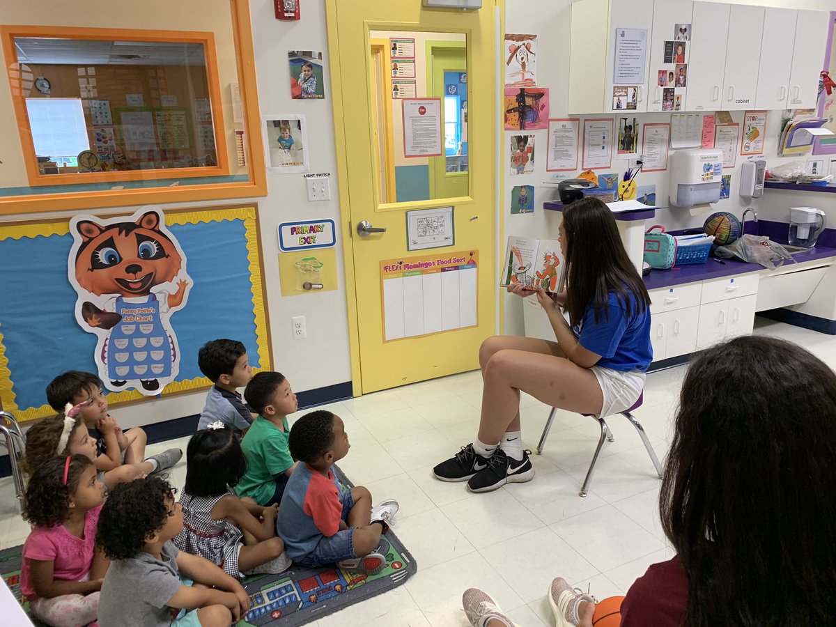mmustacchio611's tweet photo. Thank you coach @CoachAngSzumilo and @FDU_WBB team for visiting our school! #LearnPlayGrow #TLEHackensack #TheLearningExperience https://t.co/xzbYY6plqf