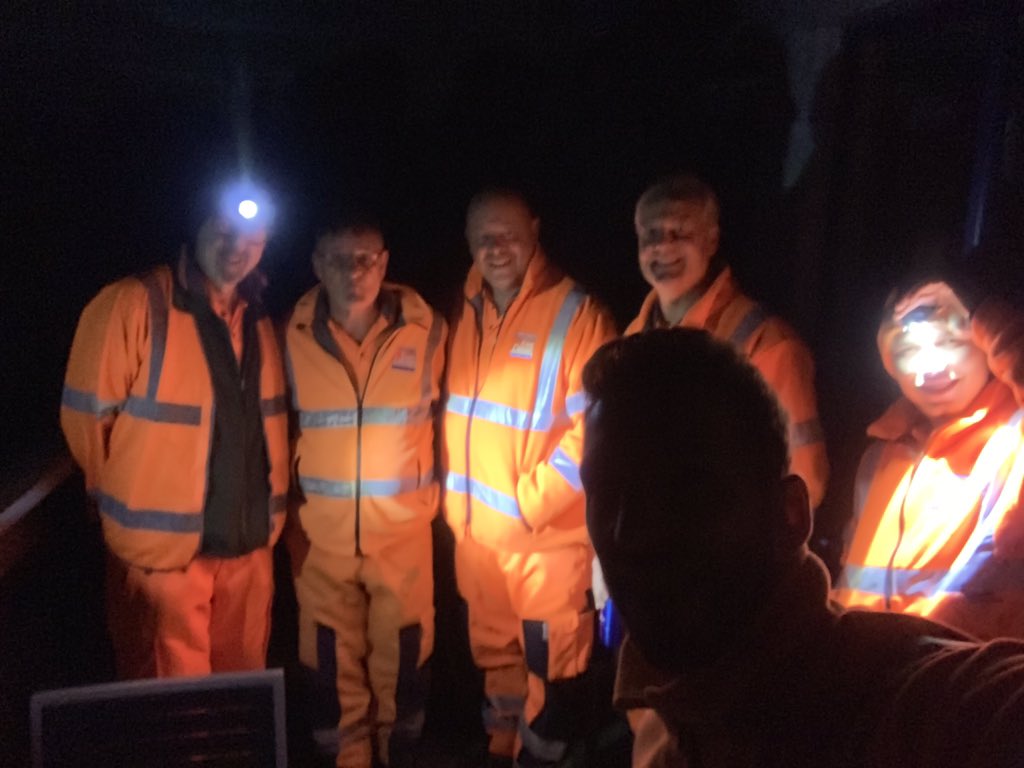 eastdevon's tweet photo. #StreetSceneOPS working in partnership with @HighwaysSWEST working through the night keeping the roads clean & litter free #outstandingplace #whatateam #orangearmy @eastdevon @HighwaysEngland https://t.co/qy6jaZV2Ii