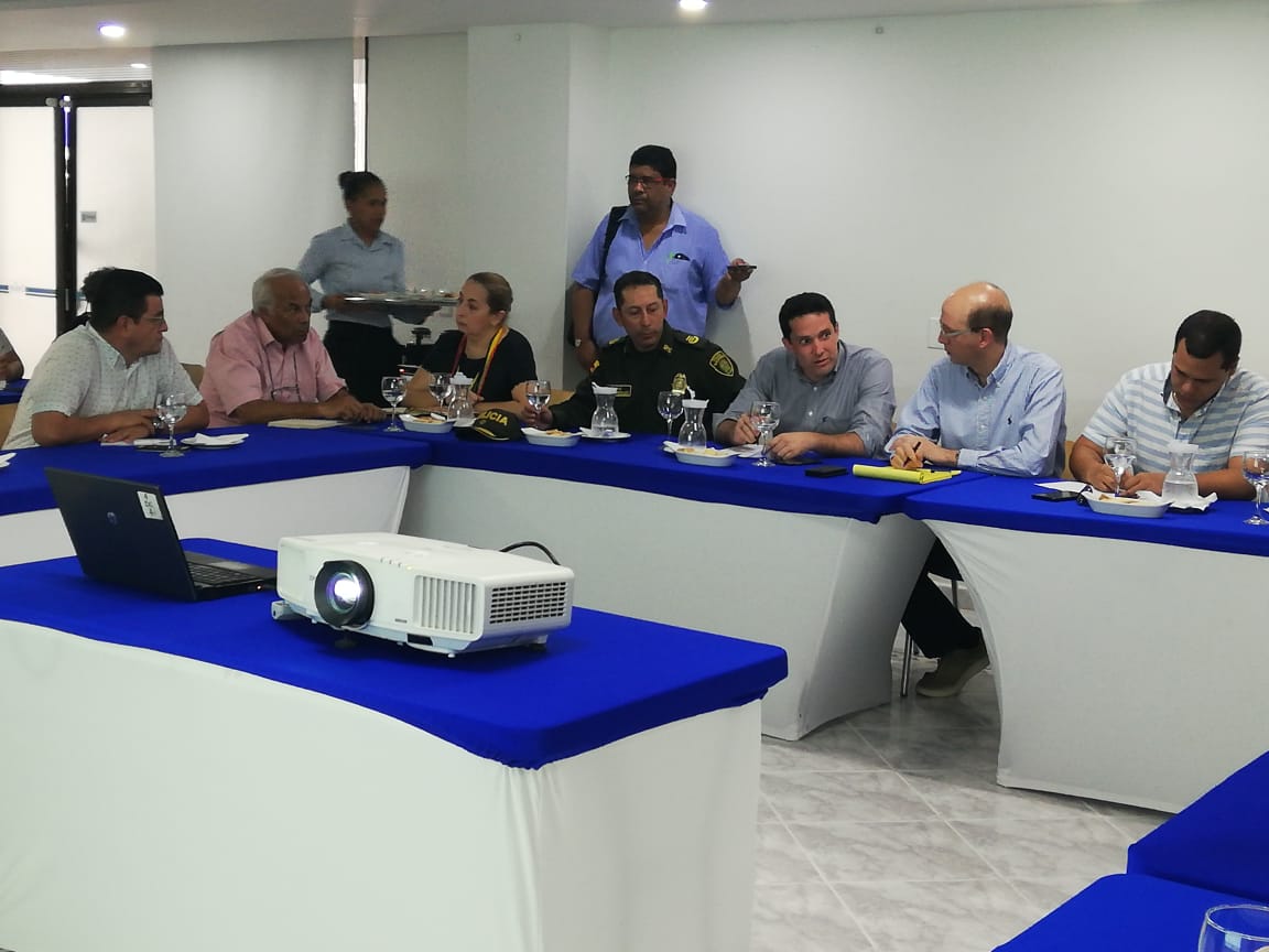 HotelesenSmr's tweet photo. #AEstaHora Reunión en el @HotelArhuaco con el Alcalde Distrital de Santa Marta Andrés Rugeles y autoridades de la ciudad para socializar el plan de  temporada en el sector del rodadero.
.
. https://t.co/to8AGDXtJM