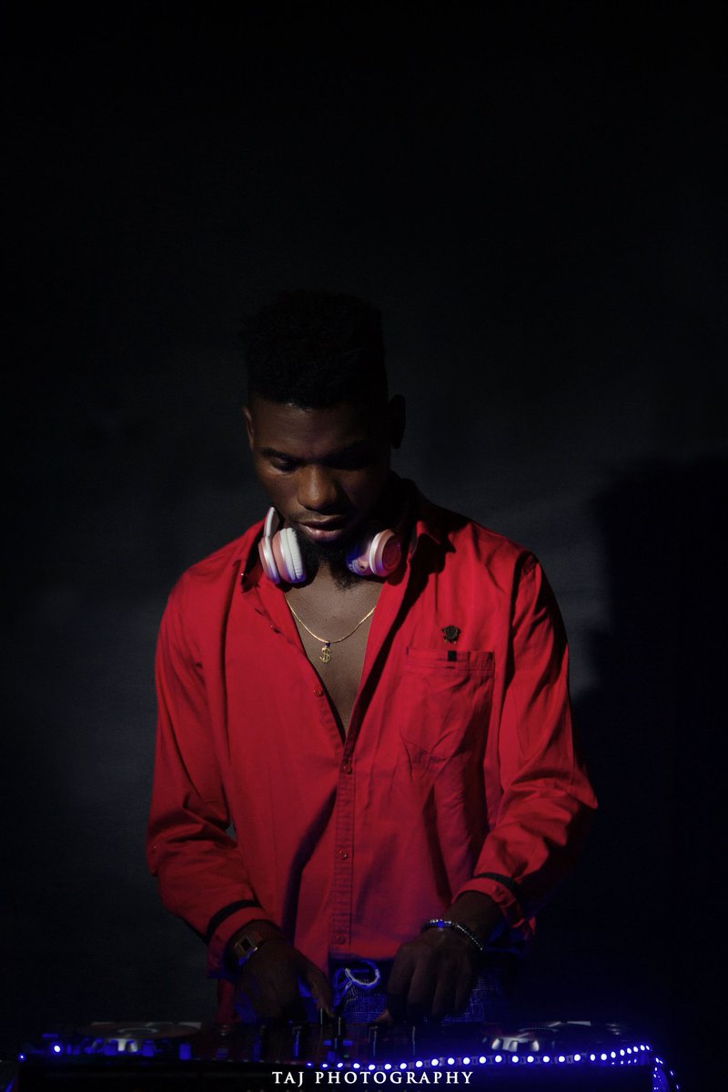 ucheXXL's tweet photo. TTP - Trust The Process
" The sound surgeon "
#creamcity #BEEPSTUDIOX #Tss3 https://t.co/MnUDykdasu