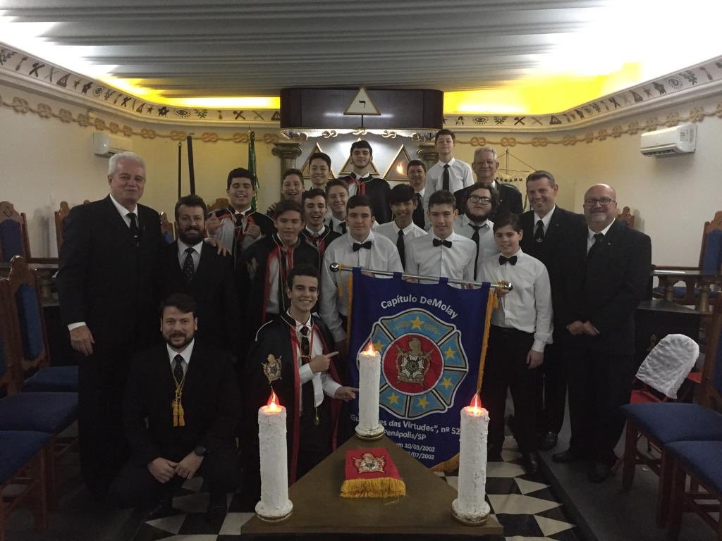 cap526's tweet photo. Nesse domingo (16/06) foi realizada a Cerimônia de Apresentação e de Boas Vindas dos 3 novos iniciáticos do Capítulo DeMolay Guardiões das Virtudes; Jairo Lemos, Mathias Correa e João Pedro Bertelli. Após a cerimônia, houve um Almoço. Nossos agradecimentos a eles e seus pais!!! https://t.co/pmMPM3mD25