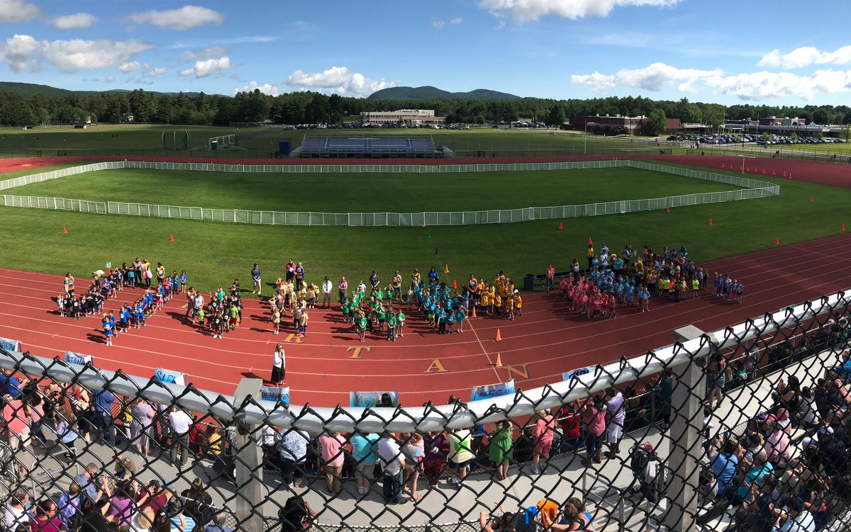 mkellyLGES's tweet photo. Beautiful day for K and First Grade Field Day. A big congratulations to our kindergarteners who also celebrated their graduation! #WeAreQES #FieldDays #KGraduation https://t.co/61RqKMXZqB