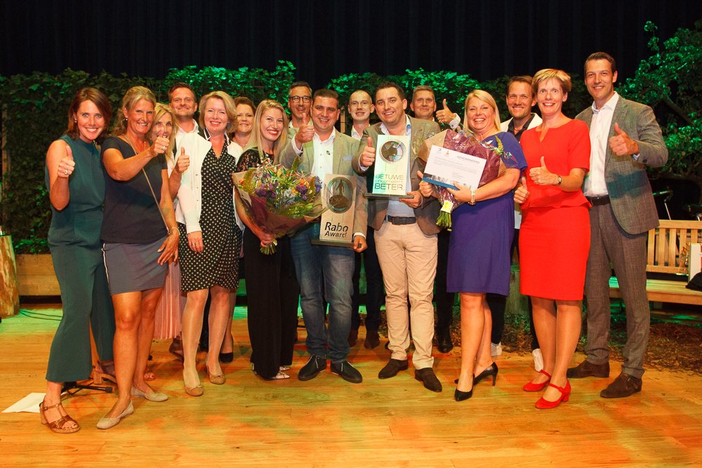 Een fantastische #verkiezingsavond met twee prachtige winnaars! Van harte Tom van Dalen van Van Dalen Infra &amp; Milieu met de #RaboTalentAward en Gunther Maters en Linda Kuipers van Koeltrans Angeren met hun titel ‘Ondernemer van het Jaar’.
Ondernemers, bedankt voor jullie komst!