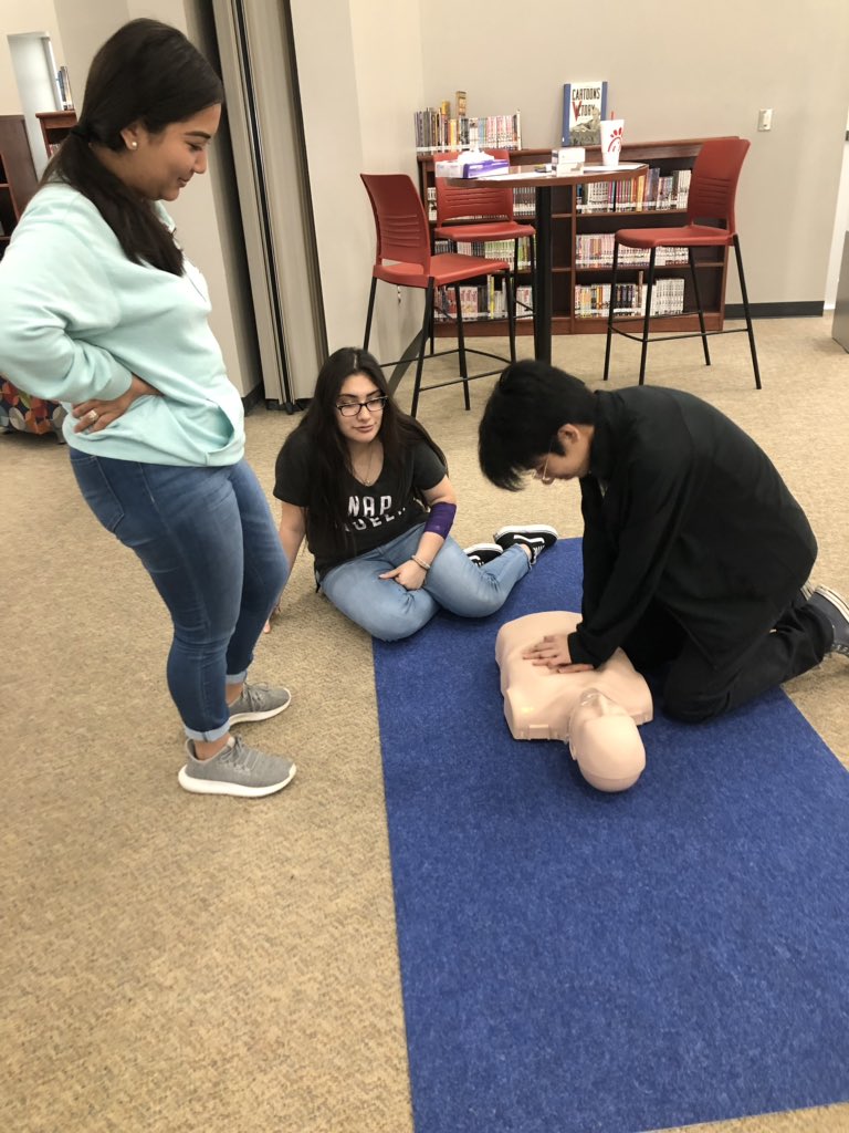 MrsPRGreen's tweet image. #EPICLearning happening @AldineISD Be a Health Hero Summer Camp @BlansonCTEHS.  Scholars are hard at work practicing lifesaving techniques to receive their @RedCross CPR certification. #EPICSummer2019 #futurehealthcareproviders @drgoffney @KatyRoede @MandeleDavis @AquillaAubrey