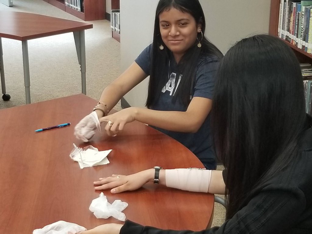 MrsPRGreen's tweet image. #EPICLearning happening @AldineISD Be a Health Hero Summer Camp @BlansonCTEHS.  Scholars are hard at work practicing lifesaving techniques to receive their @RedCross CPR certification. #EPICSummer2019 #futurehealthcareproviders @drgoffney @KatyRoede @MandeleDavis @AquillaAubrey