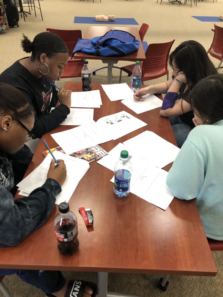 MrsPRGreen's tweet image. #EPICLearning happening @AldineISD Be a Health Hero Summer Camp @BlansonCTEHS.  Scholars are hard at work practicing lifesaving techniques to receive their @RedCross CPR certification. #EPICSummer2019 #futurehealthcareproviders @drgoffney @KatyRoede @MandeleDavis @AquillaAubrey