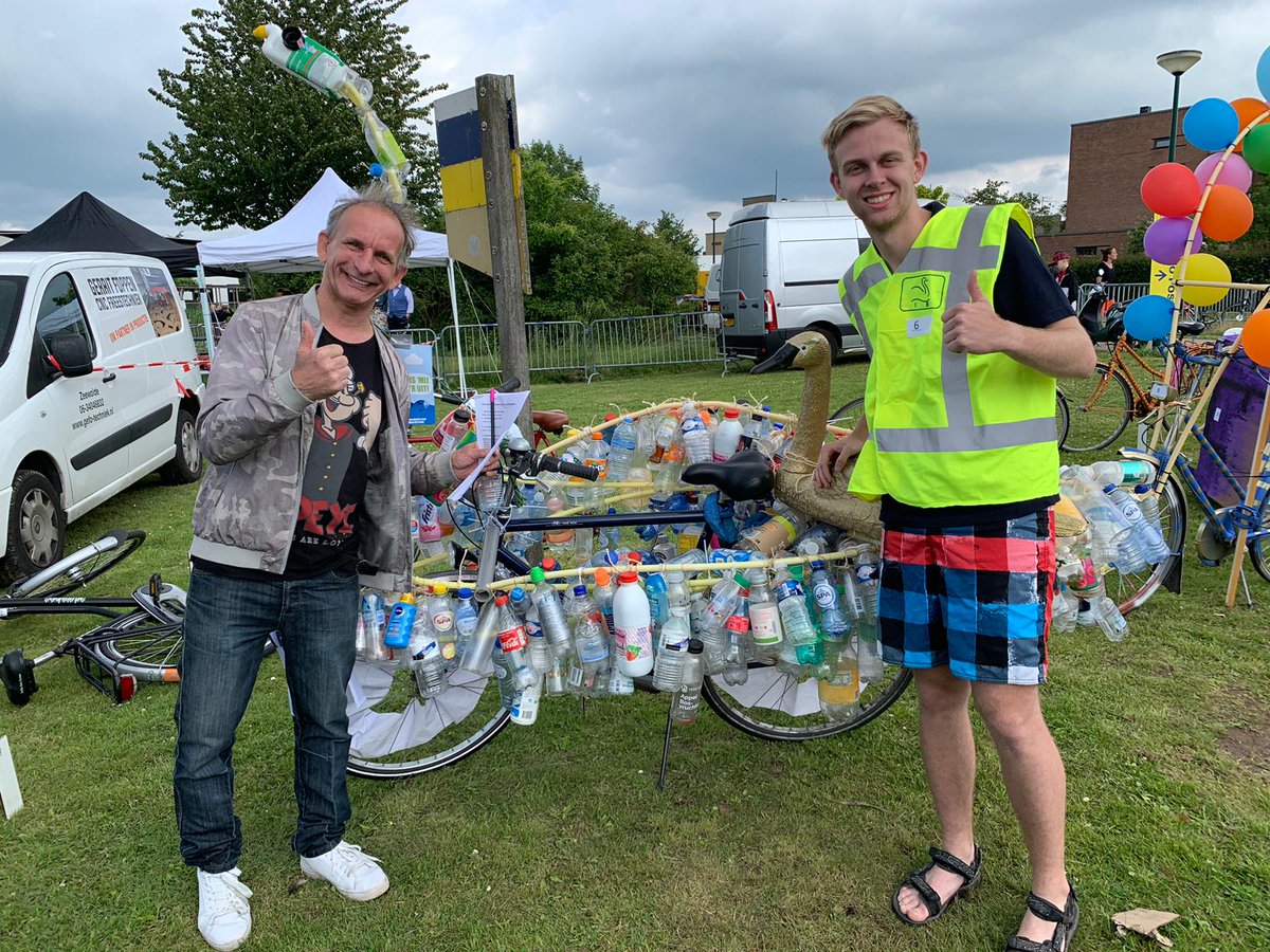 R__Lots's tweet photo. Fiets 'm erin, Vis mij d'r uit. @HDSR_waterschap deed mee met een plastic zwaan! #fietsfeest van @gemHouten Geen plastic in het milieu, ook voor kleine Flesjes @Statiegeldallia https://t.co/oG2UMmO3di