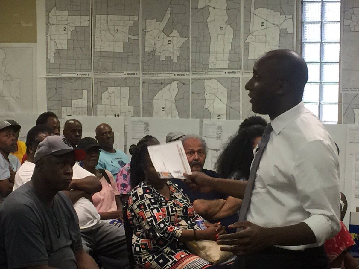 KCMikeMahoney's tweet photo. Mayoral candidate Quinton Lucas urges Fredom Inc. workers to make sure voters get a Freedom ballot in their wards. And asks them to vote theFreedom slate. Lucas heads the slate. #KCMayorsrace #QuintonLucas #FreedomInc #KMBC https://t.co/5CujIiDhfE