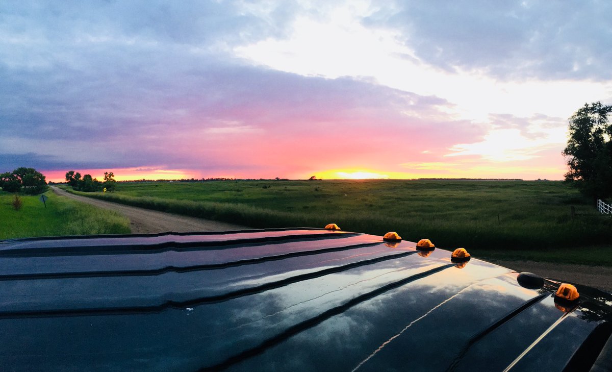 caleb41980171's tweet photo. All these sunsets and I still can’t find anything as stunning as you https://t.co/wYOLkrnA2D