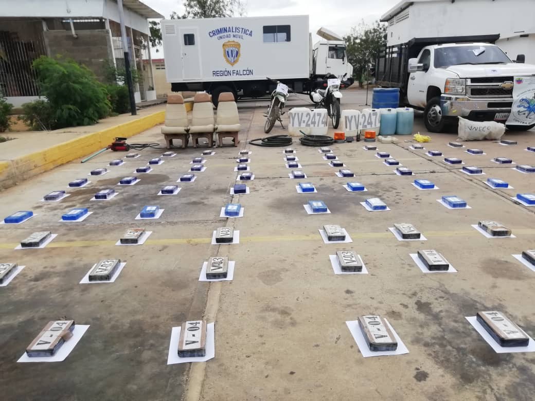 snantidrogas_ve's tweet photo. #EsNoticia  | #Cicpc incautó aeronave estadounidense con 125 panelas de drogas y detectó un pista no autorizada en la población “Los Pedros”, parroquia Casigua del estado #Falcón. 

@A_Matheusmelend https://t.co/KnDguqXW1u