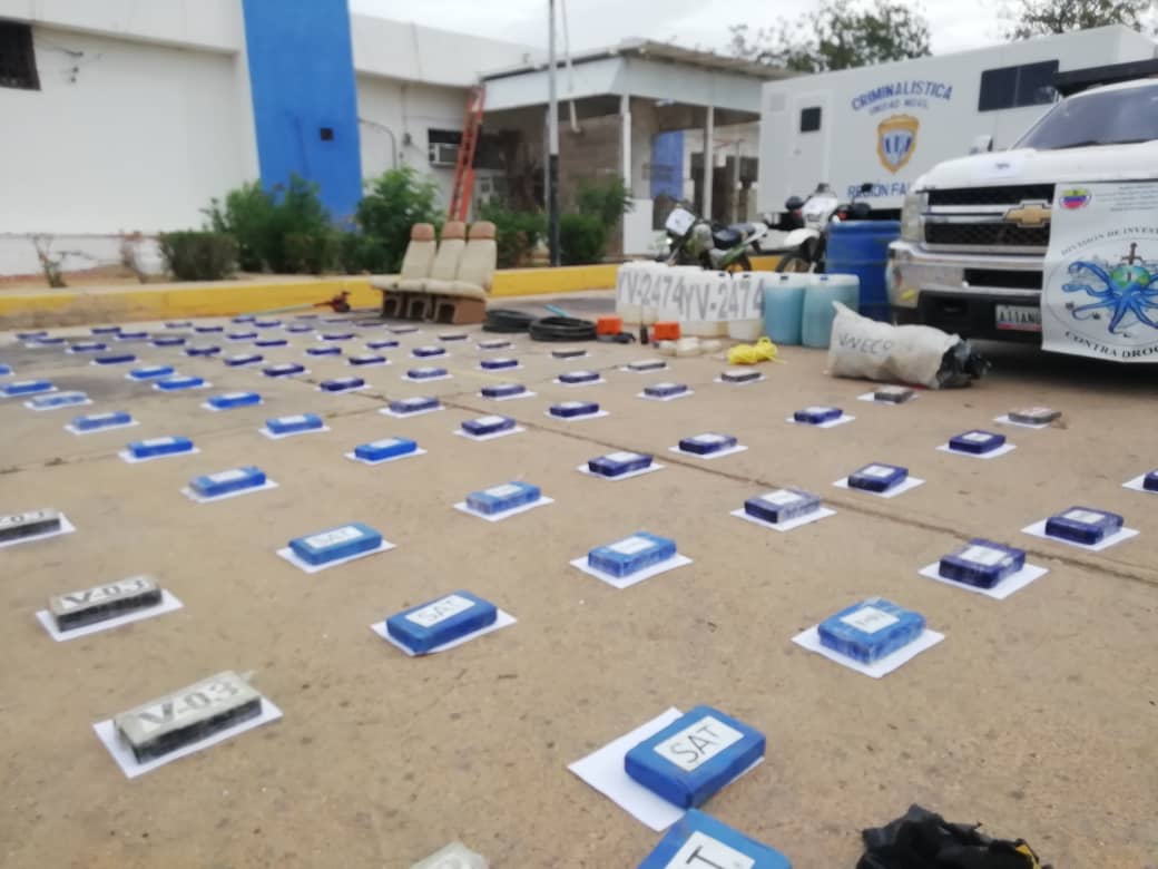 snantidrogas_ve's tweet photo. #EsNoticia  | #Cicpc incautó aeronave estadounidense con 125 panelas de drogas y detectó un pista no autorizada en la población “Los Pedros”, parroquia Casigua del estado #Falcón. 

@A_Matheusmelend https://t.co/KnDguqXW1u