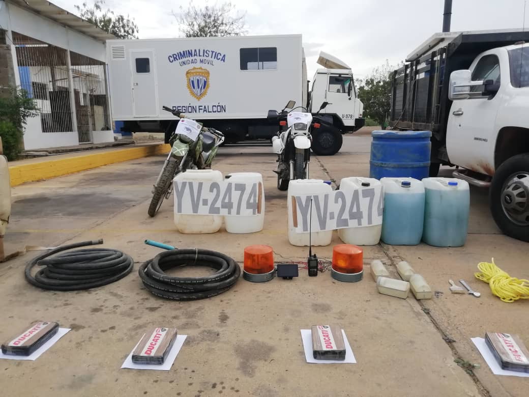 snantidrogas_ve's tweet photo. #EsNoticia  | #Cicpc incautó aeronave estadounidense con 125 panelas de drogas y detectó un pista no autorizada en la población “Los Pedros”, parroquia Casigua del estado #Falcón. 

@A_Matheusmelend https://t.co/KnDguqXW1u