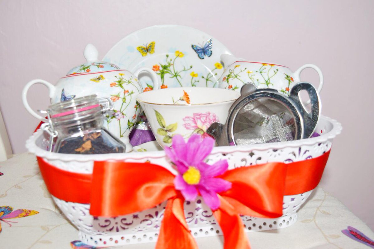 IvelsTeaShop's tweet photo. ¡El regalito para la súper maestra de tus pequeños! Sin dudas, por su esfuerzo durante todo el año merece un detalle especial... #IvelsTea #KitDeTé #Tetera #Taza #Infusor #TéEnHebras #PasiónPorElTé https://t.co/bNb43eJdAf