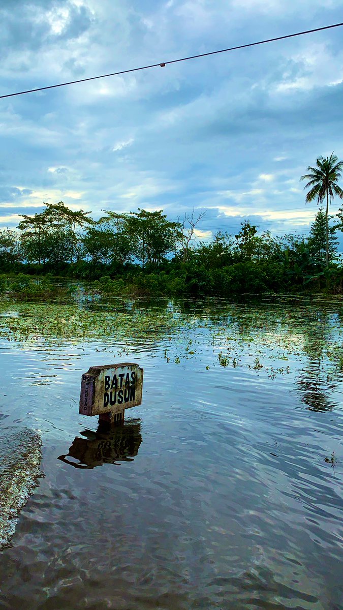 una_thamrin's tweet image. Dan ketika Allah SWT sudah berkehendak..
Dengan izinMu ya Allah ya Rab..

#floading #konawe #banjirkonawe #prayforkonawe #prayforsulawesitenggara #indonesia @KemensosRI #photograph #Photoshoot #photography #RecehkanTwitterJilid2  @Twitter #twitterdoyourthing