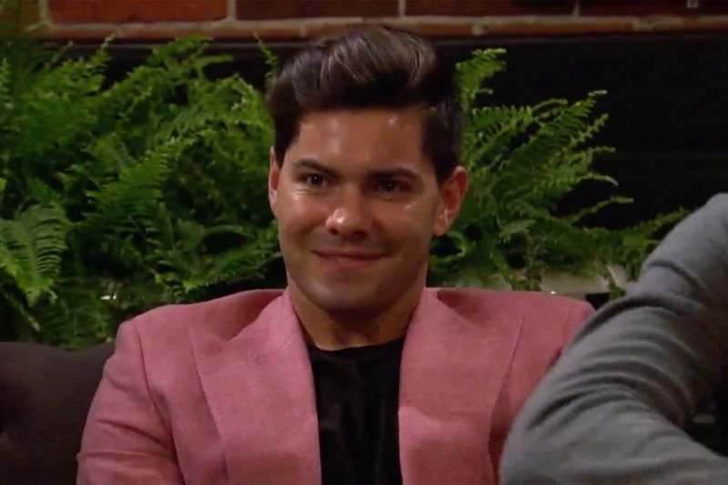 BachelorBob_'s tweet photo. WHO WILL WEAR THE SALMON JACKET TONIGHT???
 
#TheBachelorette https://t.co/ZHIG8WLeAg